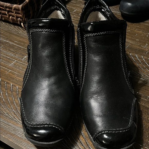 Rieker Shoes - Rieker women’s Black Slip-On Leather Dress Shoes 37.